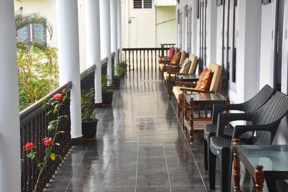Sky Palace Beach Hotel Thiruvananthapuram Екстер'єр фото